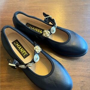 CHANEL 24A Metiers D'Art Leather Mary Jane Charm Strap Flat Ballerina Shoes